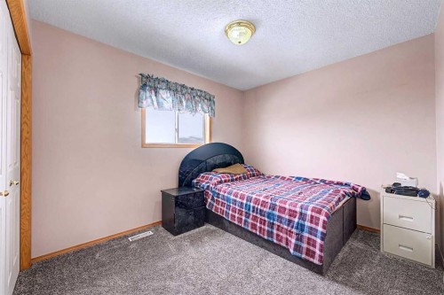 433 Coral Springs Place Ne, Calgary, AB - Indoor Photo Showing Bedroom