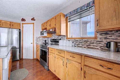 433 Coral Springs Place Ne, Calgary, AB - Indoor Photo Showing Kitchen