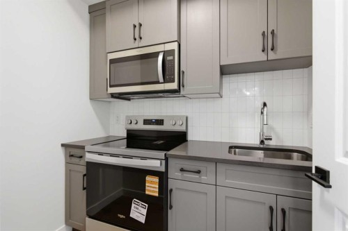 35 Belvedere Crescent Se, Calgary, AB - Indoor Photo Showing Kitchen