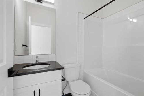 35 Belvedere Crescent Se, Calgary, AB - Indoor Photo Showing Bathroom
