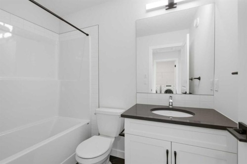 35 Belvedere Crescent Se, Calgary, AB - Indoor Photo Showing Bathroom