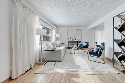 13 Hawthorne Crescent Nw, Calgary, AB - Indoor