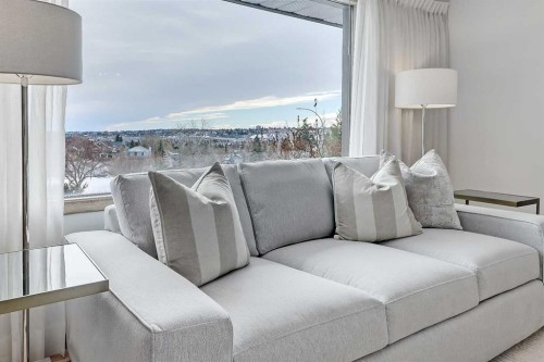 13 Hawthorne Crescent Nw, Calgary, AB - 