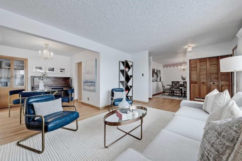 13 Hawthorne Crescent Nw, Calgary, AB - Indoor Photo Showing Living Room