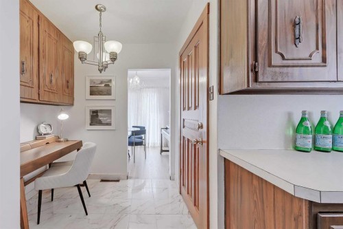 13 Hawthorne Crescent Nw, Calgary, AB - Indoor