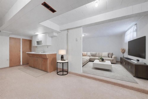 13 Hawthorne Crescent Nw, Calgary, AB - Indoor