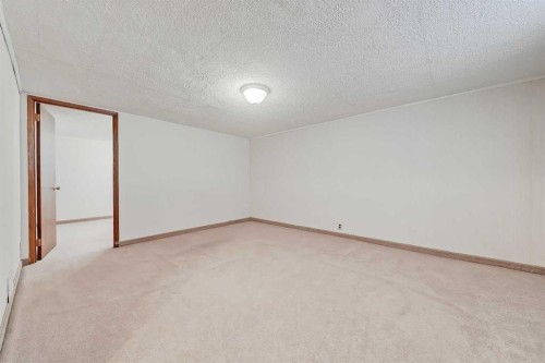 13 Hawthorne Crescent Nw, Calgary, AB - Indoor Photo Showing Other Room