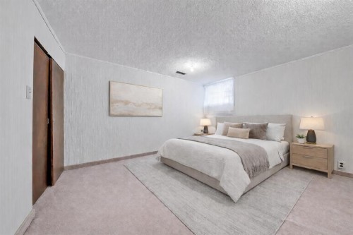 13 Hawthorne Crescent Nw, Calgary, AB - Indoor Photo Showing Bedroom