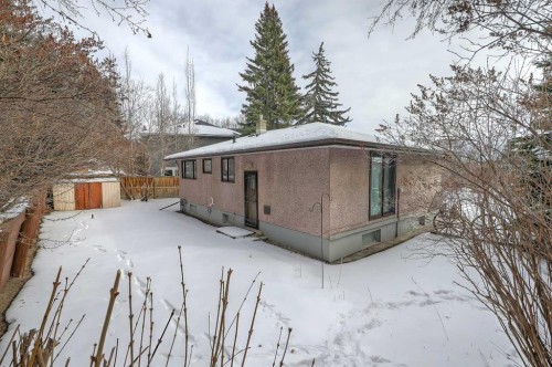 13 Hawthorne Crescent Nw, Calgary, AB - Outdoor