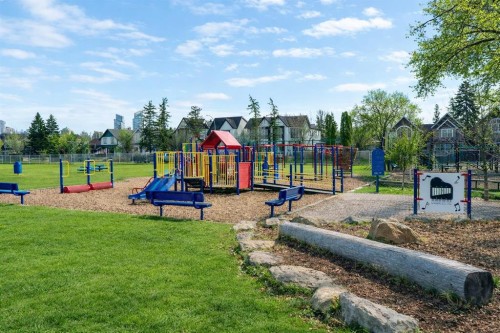 13 Hawthorne Crescent Nw, Calgary, AB - Outdoor