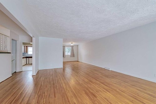 75 Wildwood Drive Sw, Calgary, AB - Indoor Photo Showing Other Room