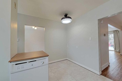 75 Wildwood Drive Sw, Calgary, AB - Indoor Photo Showing Other Room