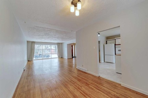 75 Wildwood Drive Sw, Calgary, AB - Indoor