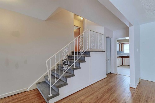 75 Wildwood Drive Sw, Calgary, AB - Indoor Photo Showing Other Room