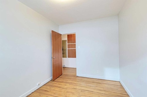 75 Wildwood Drive Sw, Calgary, AB - Indoor Photo Showing Other Room