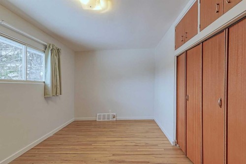 75 Wildwood Drive Sw, Calgary, AB - Indoor Photo Showing Other Room