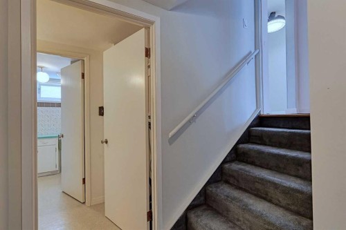 75 Wildwood Drive Sw, Calgary, AB - Indoor Photo Showing Other Room