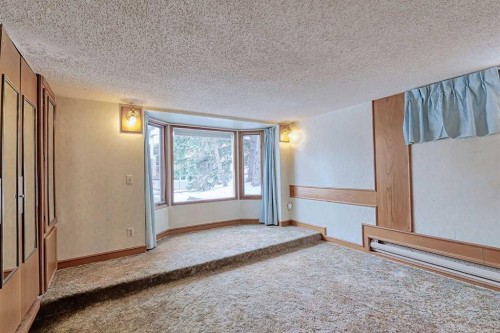 75 Wildwood Drive Sw, Calgary, AB - Indoor Photo Showing Other Room