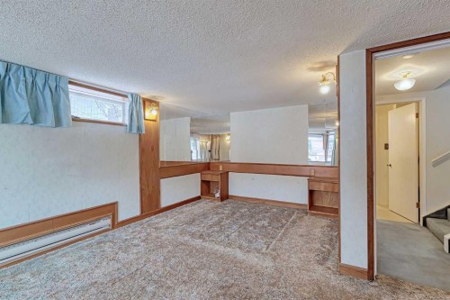 75 Wildwood Drive Sw, Calgary, AB - Indoor Photo Showing Other Room