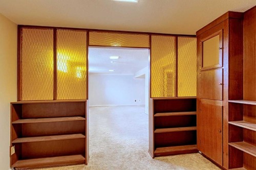 75 Wildwood Drive Sw, Calgary, AB - Indoor Photo Showing Other Room