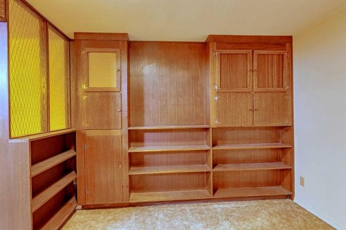 75 Wildwood Drive Sw, Calgary, AB - Indoor Photo Showing Other Room