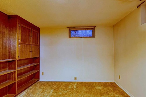 75 Wildwood Drive Sw, Calgary, AB - Indoor Photo Showing Other Room