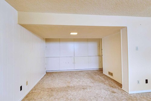 75 Wildwood Drive Sw, Calgary, AB - Indoor Photo Showing Other Room