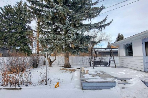 75 Wildwood Drive Sw, Calgary, AB - Outdoor
