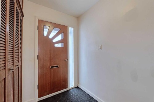 75 Wildwood Drive Sw, Calgary, AB - Indoor Photo Showing Other Room