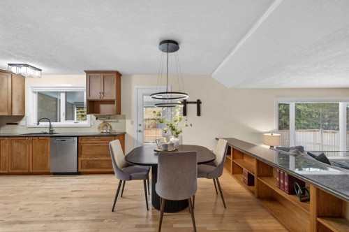 315 Woodhaven Place Sw, Calgary, AB - Indoor