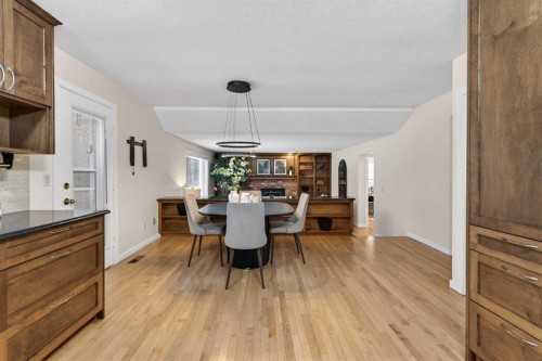 315 Woodhaven Place Sw, Calgary, AB - Indoor