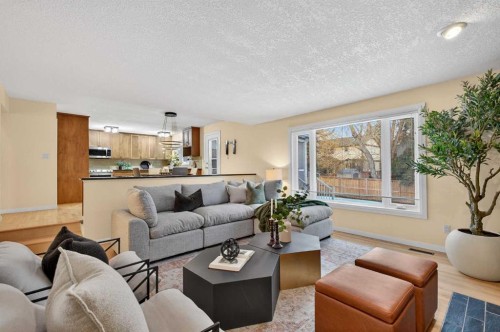 315 Woodhaven Place Sw, Calgary, AB - Indoor Photo Showing Living Room