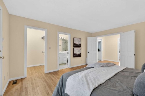 315 Woodhaven Place Sw, Calgary, AB - Indoor Photo Showing Bedroom