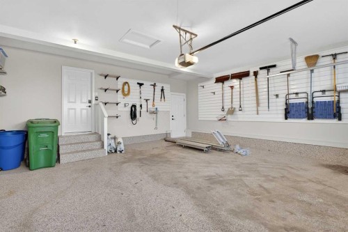 315 Woodhaven Place Sw, Calgary, AB - Indoor Photo Showing Garage