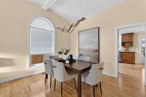 315 Woodhaven Place Sw, Calgary, AB - Indoor Photo Showing Dining Room