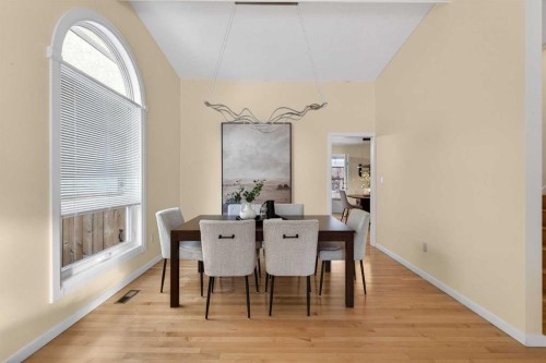 315 Woodhaven Place Sw, Calgary, AB - Indoor Photo Showing Dining Room