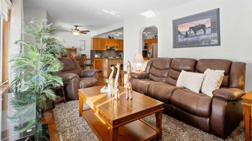 323 Mt Cornwall Circle Se, Calgary, AB - Indoor Photo Showing Living Room