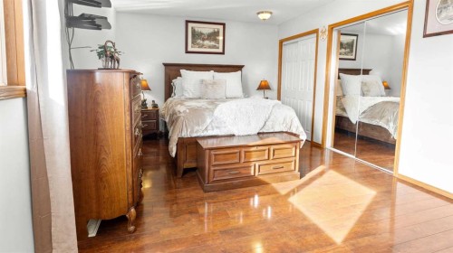 323 Mt Cornwall Circle Se, Calgary, AB - Indoor Photo Showing Bedroom