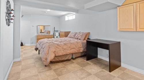 323 Mt Cornwall Circle Se, Calgary, AB - Indoor Photo Showing Bedroom