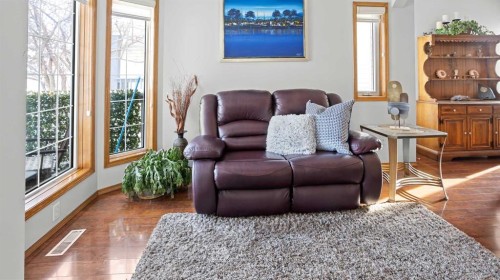 323 Mt Cornwall Circle Se, Calgary, AB - Indoor Photo Showing Living Room