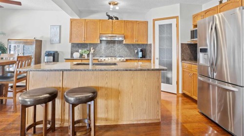 323 Mt Cornwall Circle Se, Calgary, AB - Indoor Photo Showing Kitchen With Stainless Steel Kitchen
