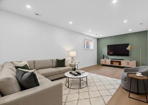 32 Lakes Estates Circle, Strathmore, AB - Indoor Photo Showing Living Room