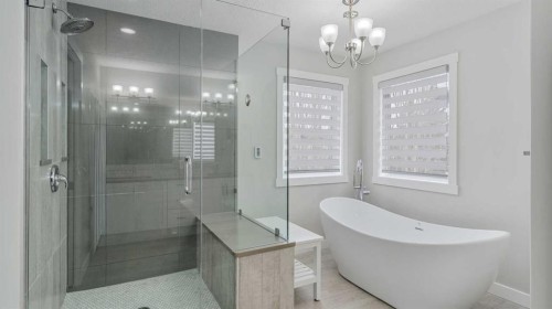 39 Mt Douglas Point Se, Calgary, AB - Indoor Photo Showing Bathroom
