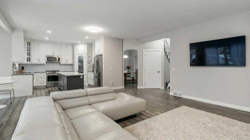 39 Mt Douglas Point Se, Calgary, AB - Indoor Photo Showing Living Room