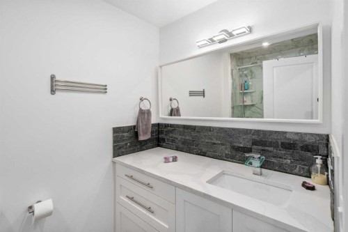 119 Silvercreek Close Nw, Calgary, AB - Indoor Photo Showing Bathroom