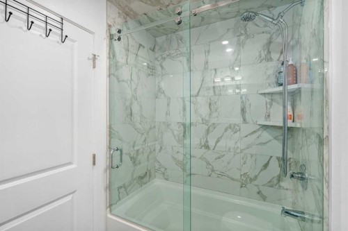 119 Silvercreek Close Nw, Calgary, AB - Indoor Photo Showing Bathroom