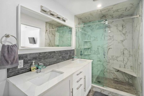 119 Silvercreek Close Nw, Calgary, AB - Indoor Photo Showing Bathroom