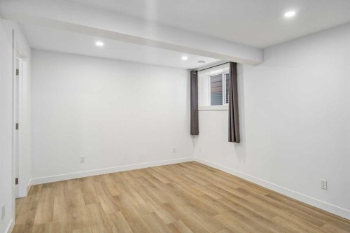 119 Silvercreek Close Nw, Calgary, AB - Indoor Photo Showing Other Room
