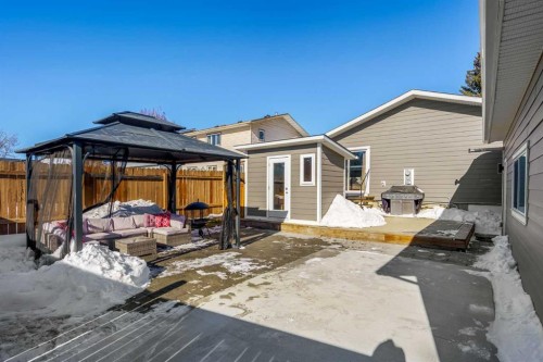 119 Silvercreek Close Nw, Calgary, AB - Outdoor