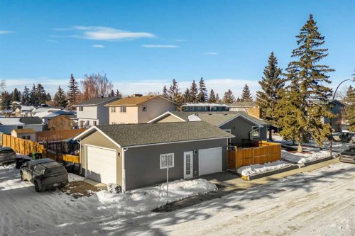 119 Silvercreek Close Nw, Calgary, AB - Outdoor